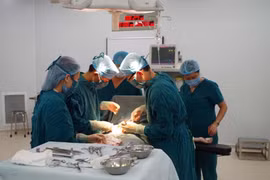 Người thầy thuốc hết lòng vì bệnh nhân