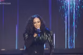 Shontelle hát 'Impossible' ở phần thi bikini Hoa khôi du lịch 2017