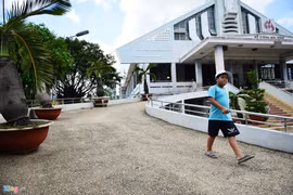 'Thần đèn' nâng nhà thờ 5.500 tấn ở Sài Gòn lên 2 m