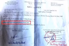 Nữ bệnh nhân bỗng dưng nhiễm HIV, cả bản Mường 'kéo nhau' đi xét nghiệm