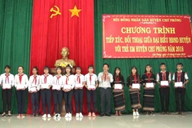 Thường trực HĐND huyện Chư Prông đối thoại với trẻ em