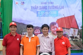 Quà tặng 160 triệu đồng tại chương trình "Hành trình thắp sáng tương lai"