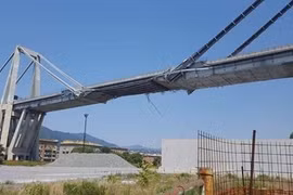 Italy ban bố tình trạng khẩn cấp 1 năm sau vụ sập cầu kinh hoàng