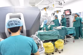 BV Chợ Rẫy: Dùng robot cắt cùng lúc 2 khối u ác tính cho BN