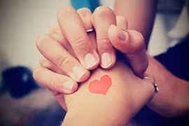 Còn yêu thương ở lại