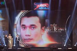 Thủ môn Bùi Tiến Dũng được tôn vinh tại triển lãm LEEP ASIA