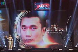 Thủ môn Bùi Tiến Dũng được tôn vinh tại triển lãm LEEP ASIA