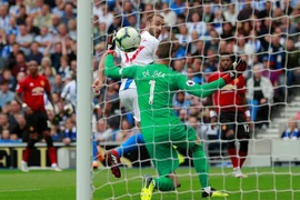 Man Utd ngã ngựa trước Brighton dù Lukaku và Pogba ghi bàn