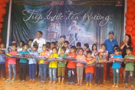 Tiếp bước đến trường cho học sinh vùng khó