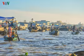 Đi đâu mùa nước nổi miền Tây?