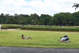 Có người yêu mê 'sống ảo', cánh mày râu phải chịu khổ như thế nào?