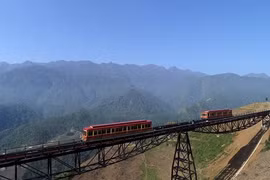 Trải nghiệm tàu hỏa leo núi Mường Hoa với ưu đãi hấp dẫn