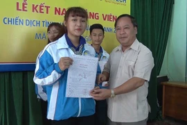 5 sinh viên tình nguyện được kết nạp vào Đảng