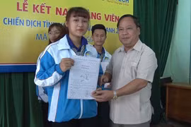 5 sinh viên tình nguyện được kết nạp vào Đảng