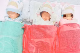 Ly kỳ cứu sống 3 bé sinh non thụ tinh trong ống nghiệm