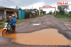 Dân kêu trời với "con đường đau khổ"