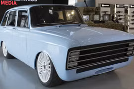 Nhà sản xuất súng AK gây 'bão mạng' với mẫu xe điện hoài cổ