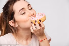 Vừa ăn bánh vừa uống nước, bạn sẽ đổ bệnh!