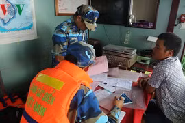 Cảnh sát biển tạm giữ tàu vận chuyển 400.000 lít dầu DO trái phép