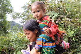 Pờ Chừ Lủng - vùng đất bị lãng quên: Người gieo chữ kiên cường