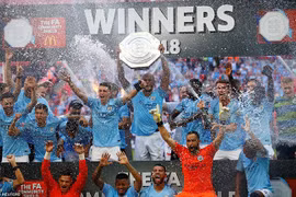 Aguero lập cú đúp mang Siêu cúp Anh về cho Manchester City