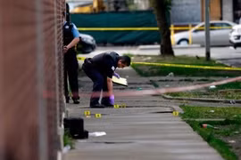 Đêm bạo lực tại Chicago, Mỹ: 44 người bị bắn