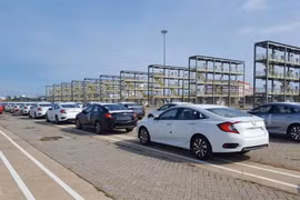 Ô tô nhập tăng đột biến: Nhân tố giá rẻ gây 'bão' giảm giá