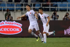 Văn Hậu: 19 tuổi đá 3 đội tuyển, cầu thủ của những siêu phẩm