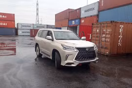 Lexus LX570 độ 4 chỗ giá gần 11 tỷ đồng tại Việt Nam