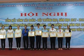 Khen thưởng nhiều tập thể, cá nhân xuất sắc hoạt động Đoàn