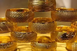 Giá vàng trong nước và thế giới đi ngược chiều nhau