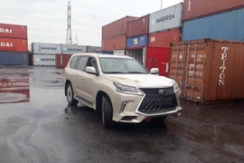 Lexus LX570 độ 4 chỗ giá gần 11 tỷ đồng tại Việt Nam