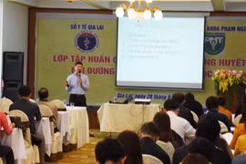 Tập huấn về quản lý bệnh theo nguyên lý y học gia đình