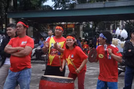 Phố núi rộn ràng ngày Olympic Việt Nam dừng bước