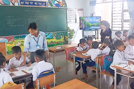 Kiểm tra công tác dạy học tiếng dân tộc tại An Khê