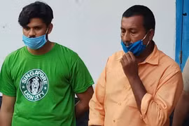 Chồng thả rắn độc giết vợ để cuỗm tiền vàng cưới người khác