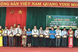 46 cá nhân được tặng danh hiệu "Công nhân cao su ưu tú"