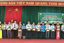 46 cá nhân được tặng danh hiệu "Công nhân cao su ưu tú"