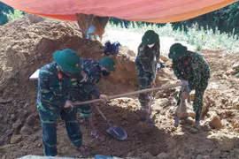 Phát hiện hài cốt liệt sĩ nghi là nữ quân nhân, an táng trong thùng đạn