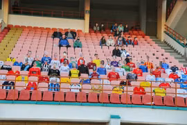 Đội bóng Hàn Quốc xin lỗi vì dùng "búp bê người lớn" thay khán giả