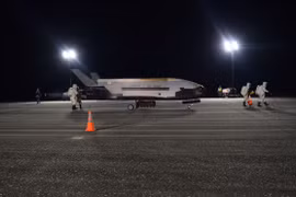 Phi thuyền bí ẩn X-37B của Mỹ quay lại không gian