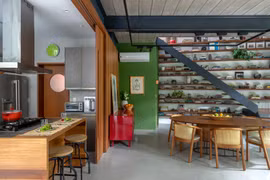 Ngôi nhà lô góc đơn giản, tiện nghi và thiết thực cho gia đình trẻ