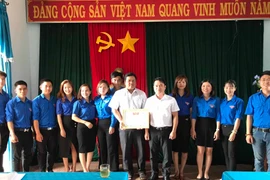 Tặng bằng khen cho tập thể tiêu biểu trong phòng-chống dịch Covid-19