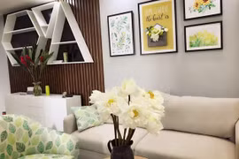 "Bó hoa 300" và cái giá của sự "đàn bà"