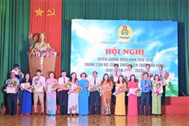 Tuyên dương 58 gương cán bộ, công chức, viên chức