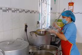Quan tâm an toàn thực phẩm bếp ăn trường học