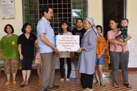 Gia Lai: Trao quà cho trẻ mồ côi, khuyết tật nhân Ngày Tết thiếu nhi 1-6