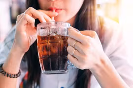 Uống nước ngọt coi chừng mắc bệnh tim!