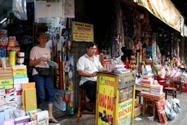 Bán ký thịt, bộ quần áo... đã phải đóng thuế