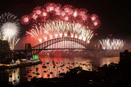 Australia đón năm mới, nhà hát 'con sò' lung linh trong pháo hoa